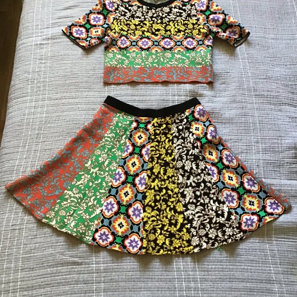 ALICE + OLIVIA SET / Ciara mixed crewneck sweater, BUNNIE minced knit skirt - Picture 3 of 3